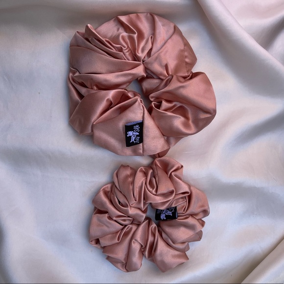 Très Silk - Large 100% Mulberry Silk Scrunchie- 1 large size - Picture 3 of 4